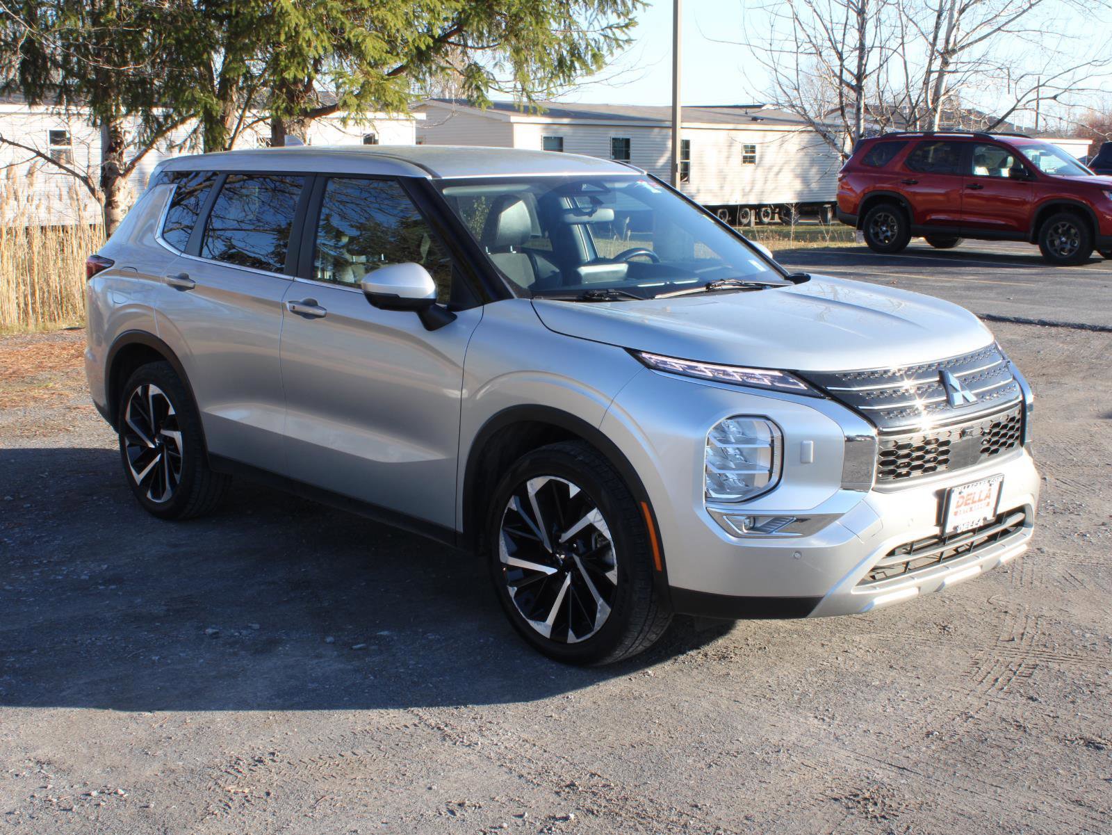 Used 2023 Mitsubishi Outlander SE image 3