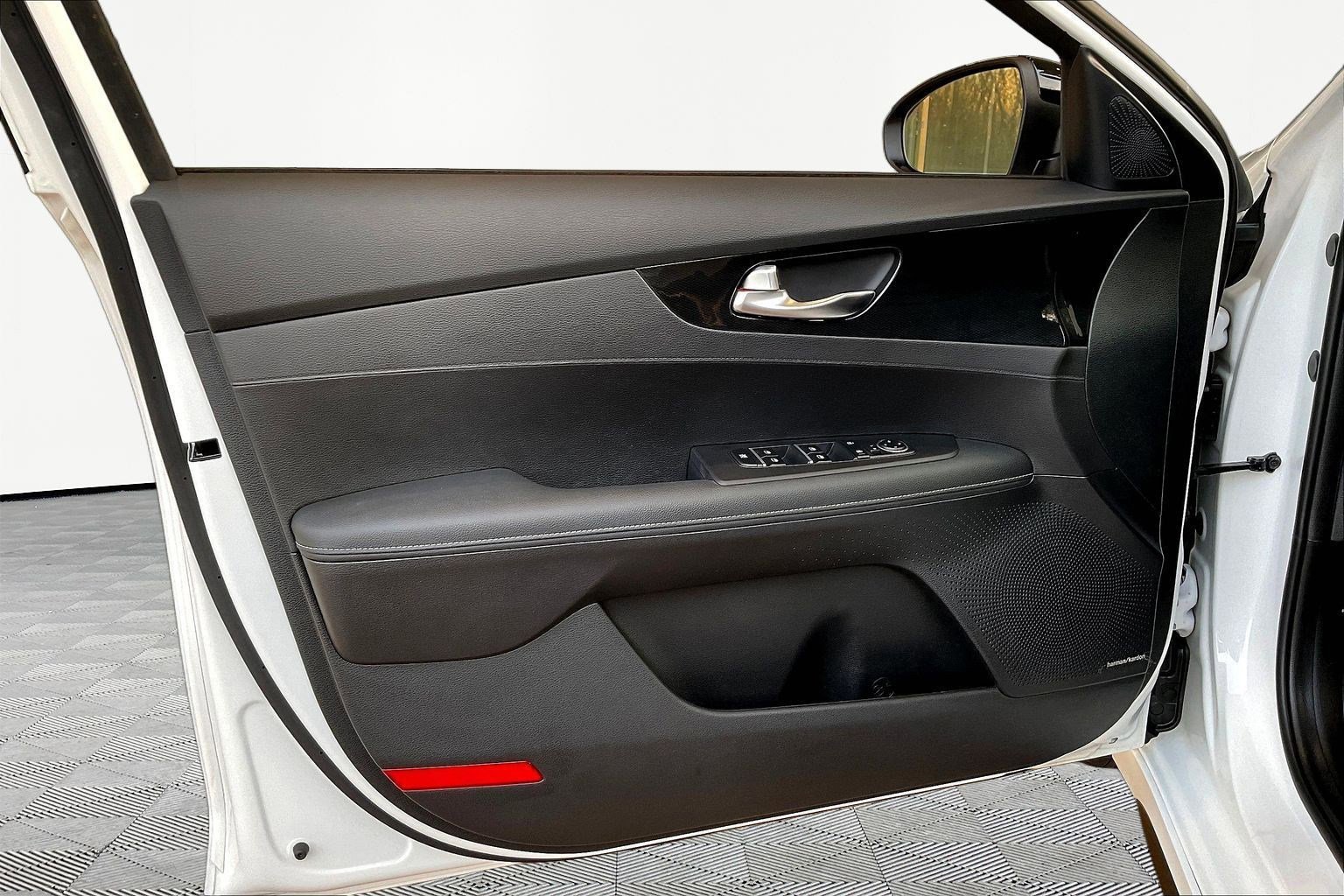 Used 2023 Kia Forte GT-Line w/ GT-Line Premium Package image 19