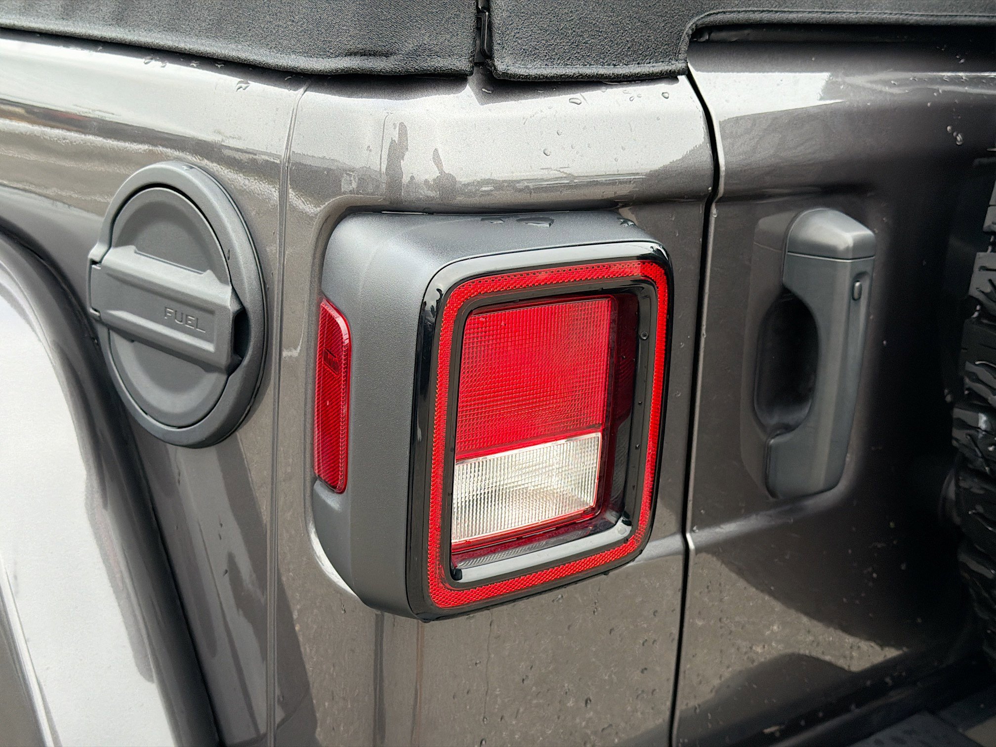 Used 2022 Jeep Wrangler Unlimited Rubicon w/ Cold Weather Group image 10