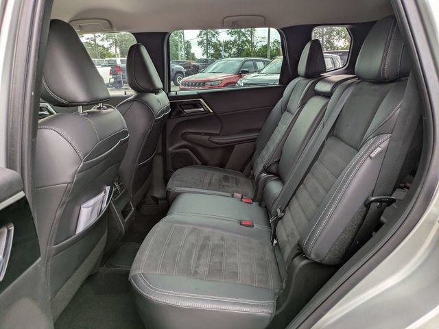 Used 2023 Mitsubishi Outlander SE AWD/4WD image 16