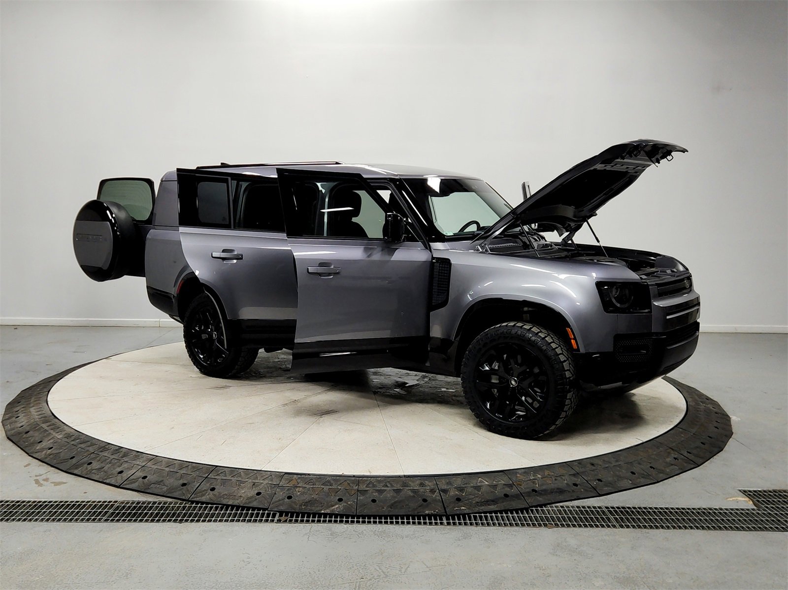 Used 2024 Land Rover Defender 130 Outbound image 9