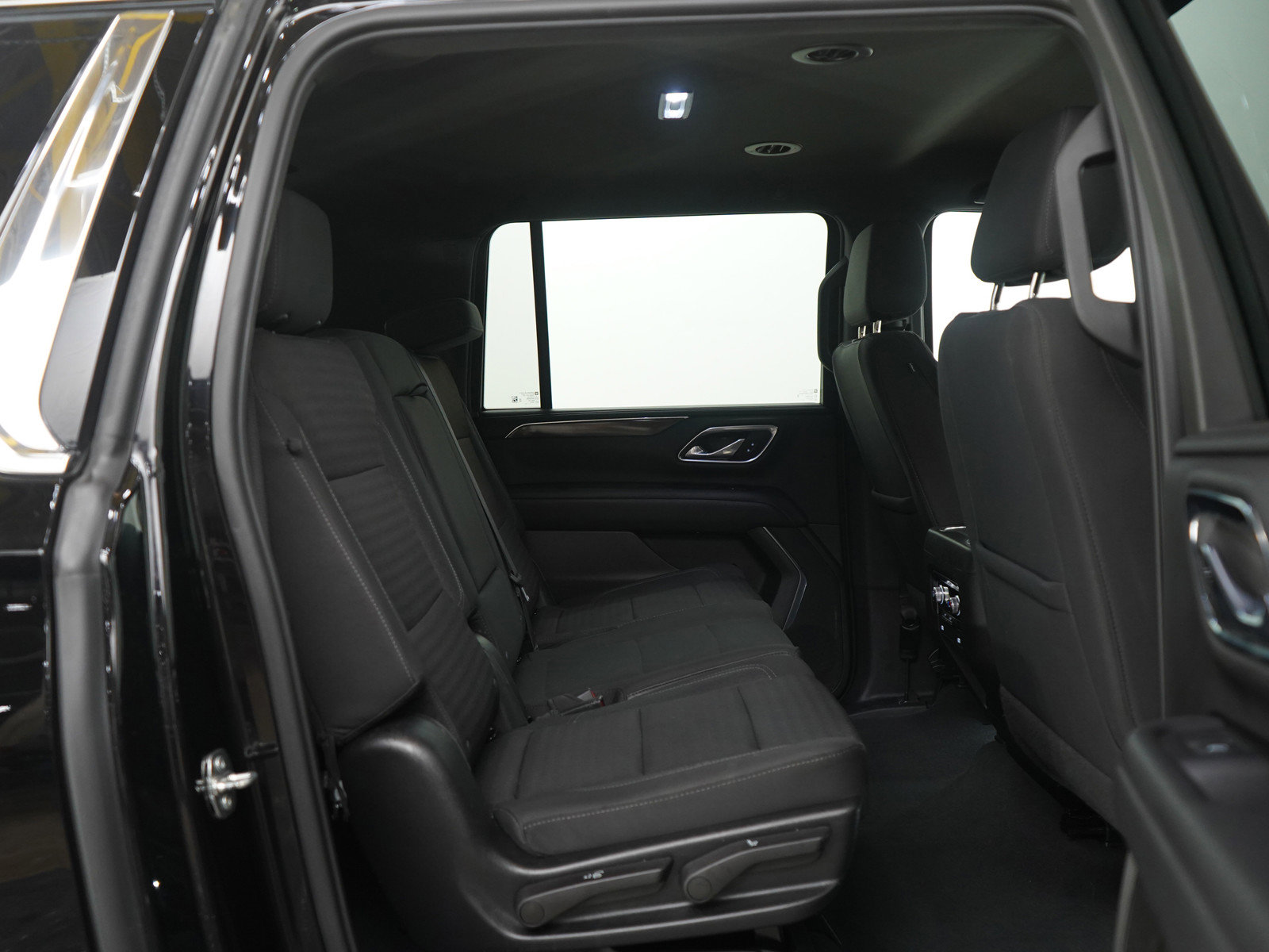 Used 2023 GMC Yukon XL SLE AWD/4WD image 13