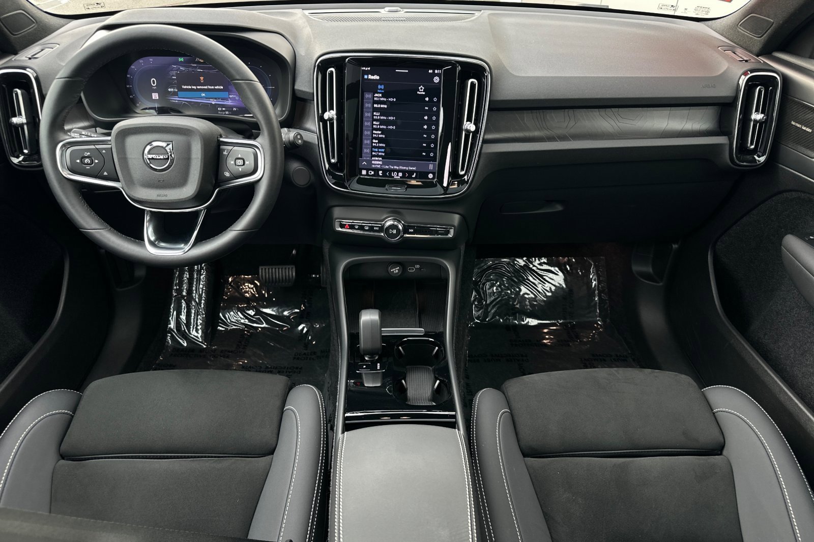 Used 2023 Volvo XC40 Recharge Ultimate w/ Protection Package Premier image 14