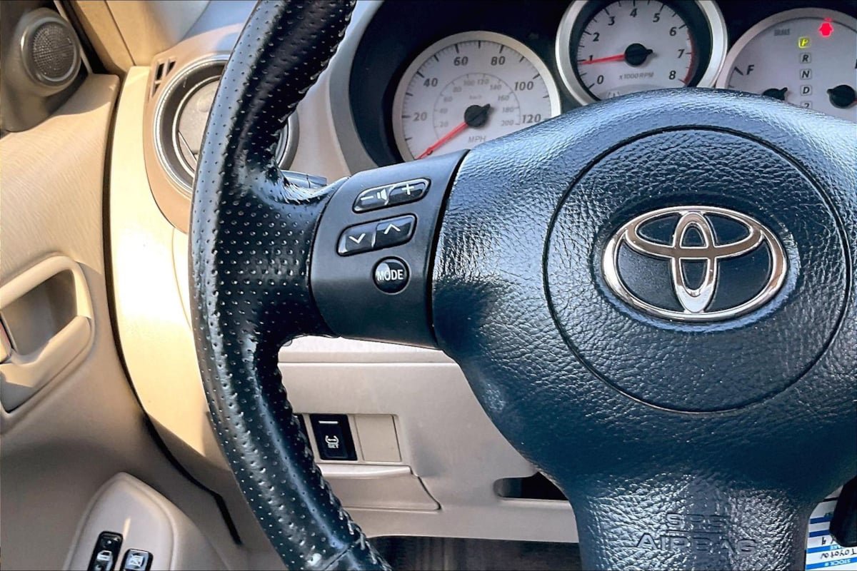 Used 2004 Toyota RAV4 4WD image 11