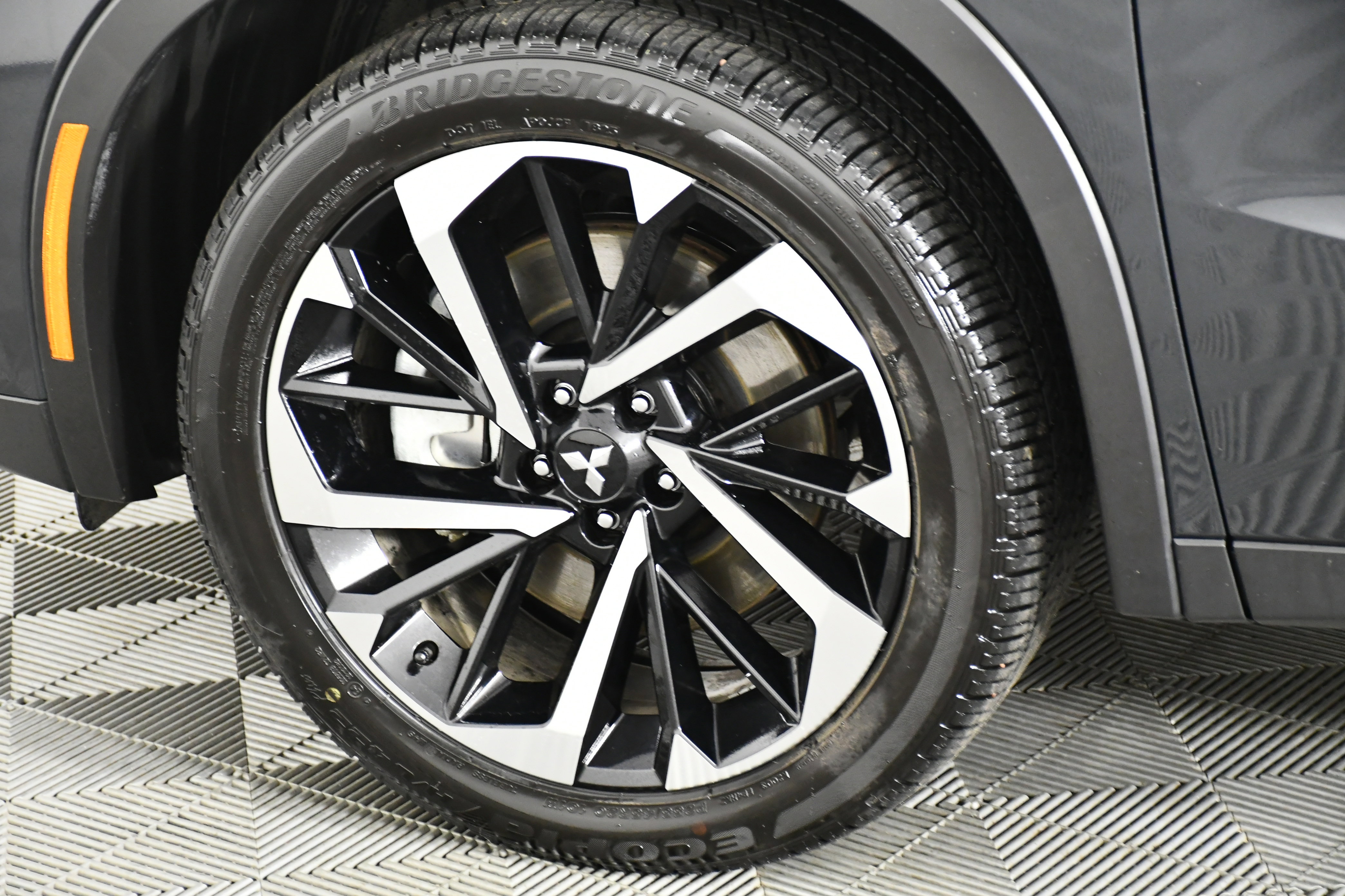 Used 2025 Mitsubishi Outlander SE image 47