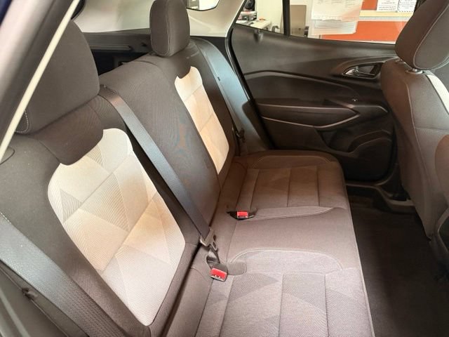 Used 2024 Chevrolet Trax LS w/ LS Convenience Package FWD image 24