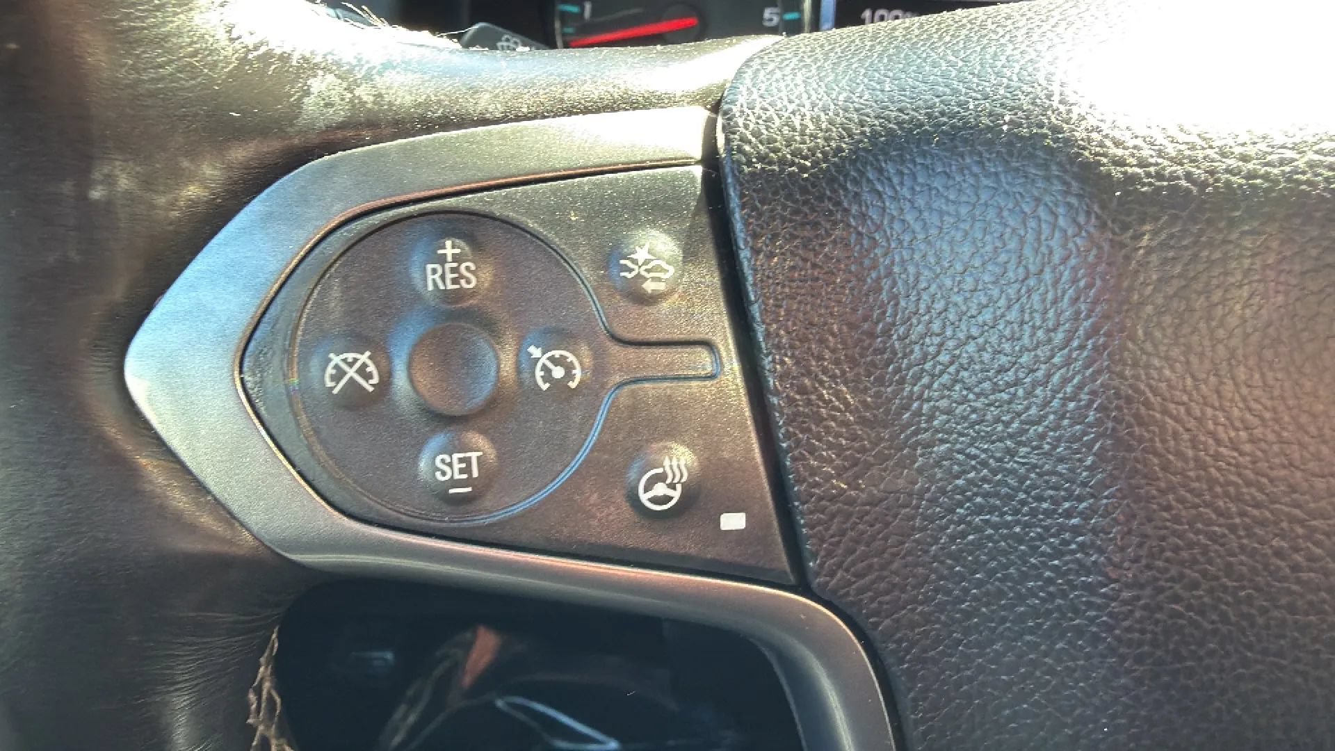Used 2018 Chevrolet Suburban Premier AWD/4WD image 12