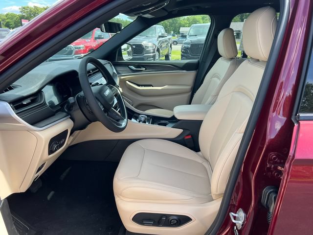 New 2026 Jeep Grand Cherokee L Limited w/ Limited Altitude Package AWD/4WD image 3