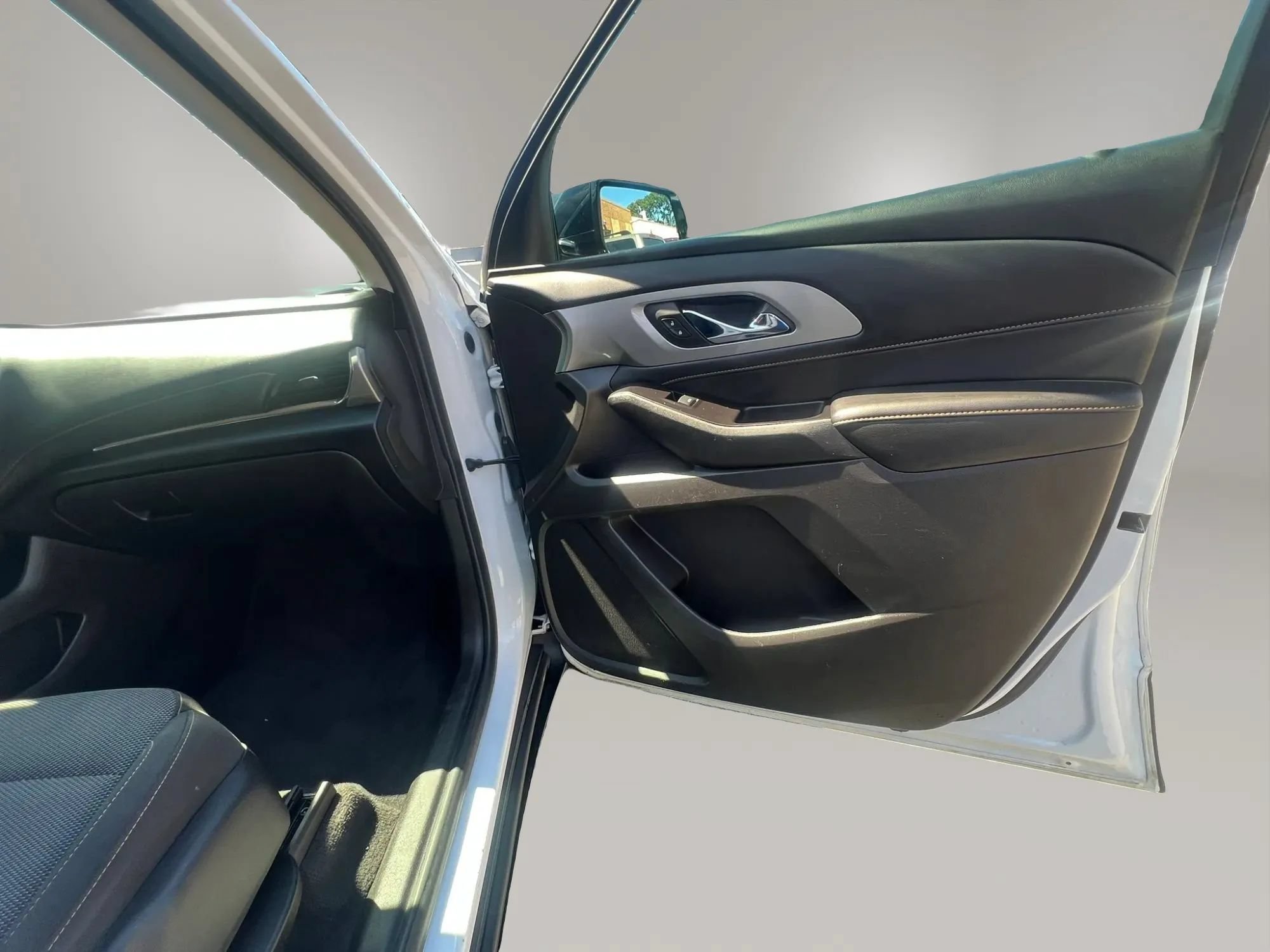 Used 2019 Chevrolet Traverse LS FWD image 30
