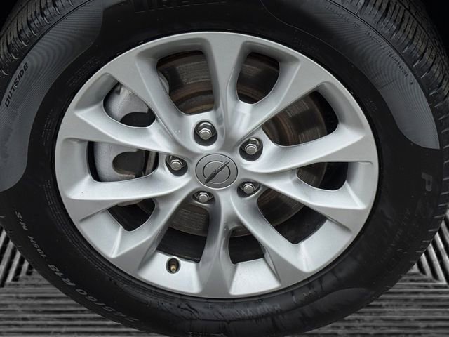 Certified 2025 Chrysler Pacifica Select image 10