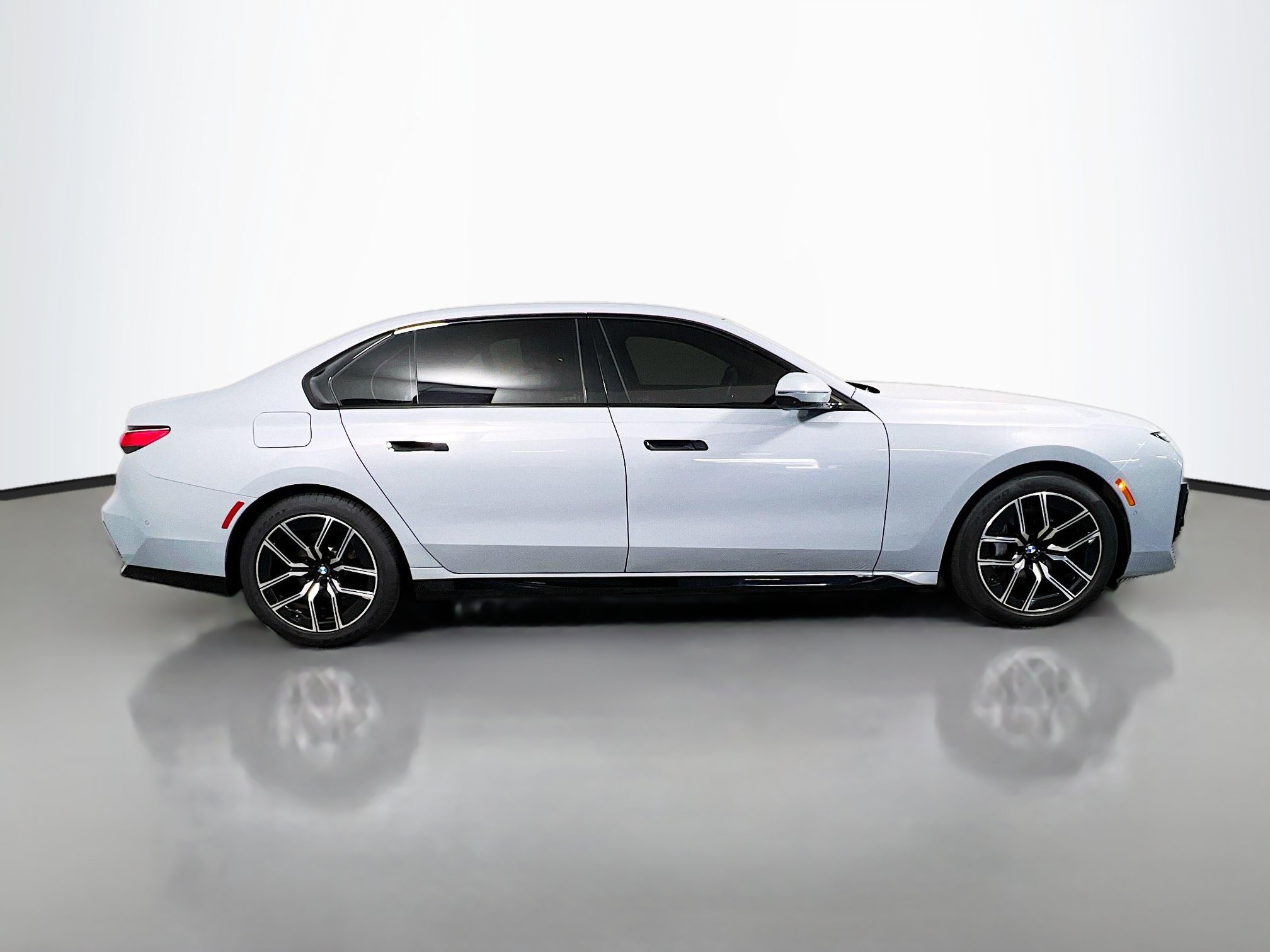 Used 2024 BMW 740i RWD image 3