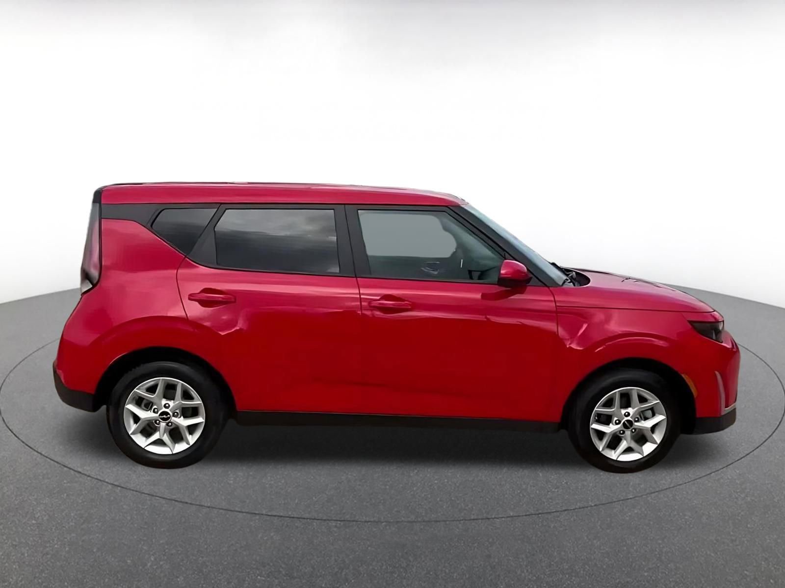 Used 2025 Kia Soul LX w/ LX Technology Package image 16