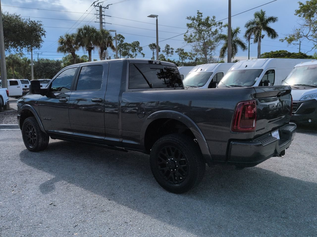 Used 2025 RAM 3500 Limited AWD/4WD image 7