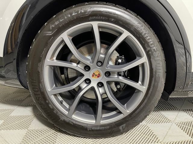 Used 2025 Porsche Cayenne GTS image 18