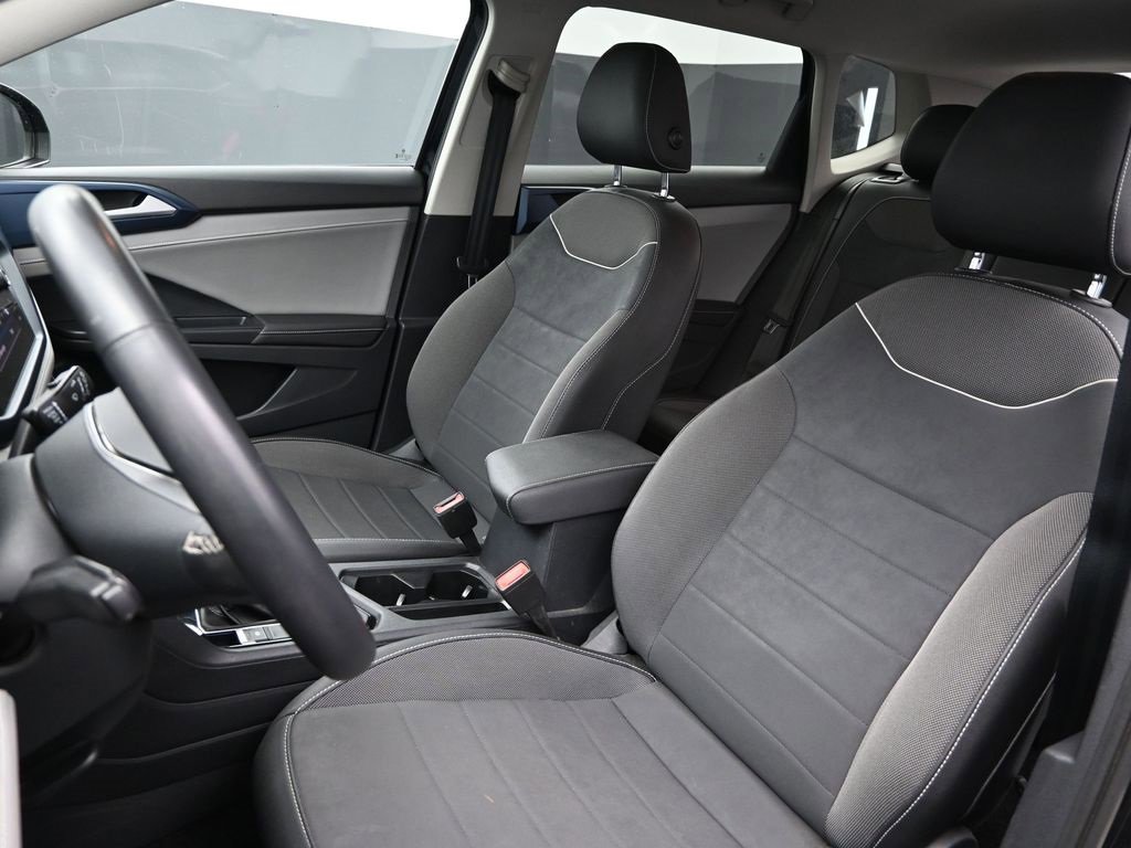 Used 2024 Volkswagen Taos SE image 17