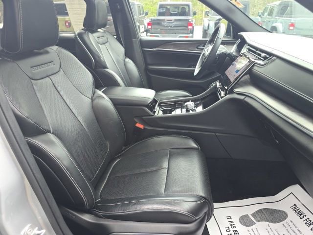 Used 2022 Jeep Grand Cherokee Overland w/ Luxury Tech Group IV AWD/4WD image 21