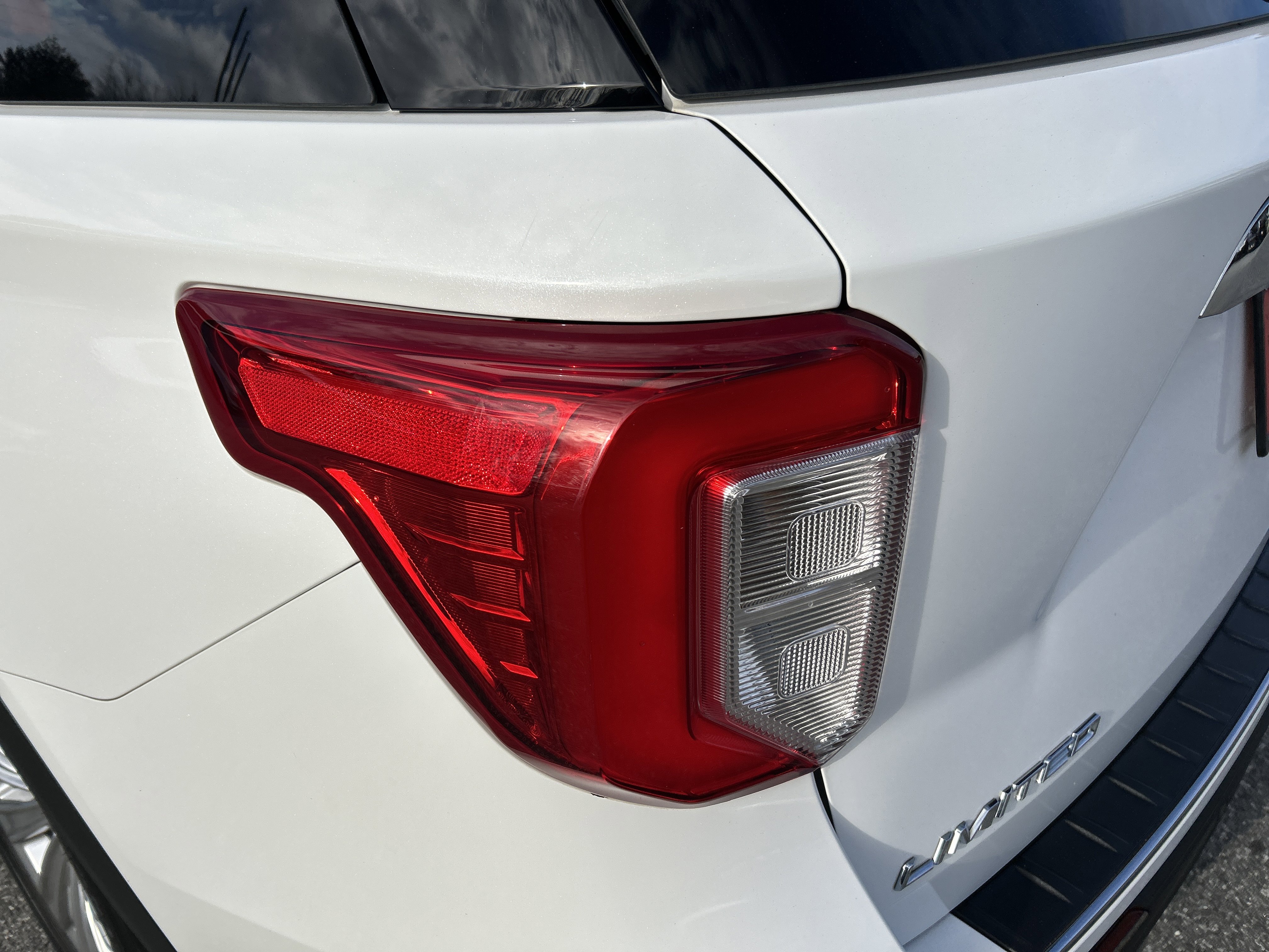 Used 2020 Ford Explorer Limited image 39