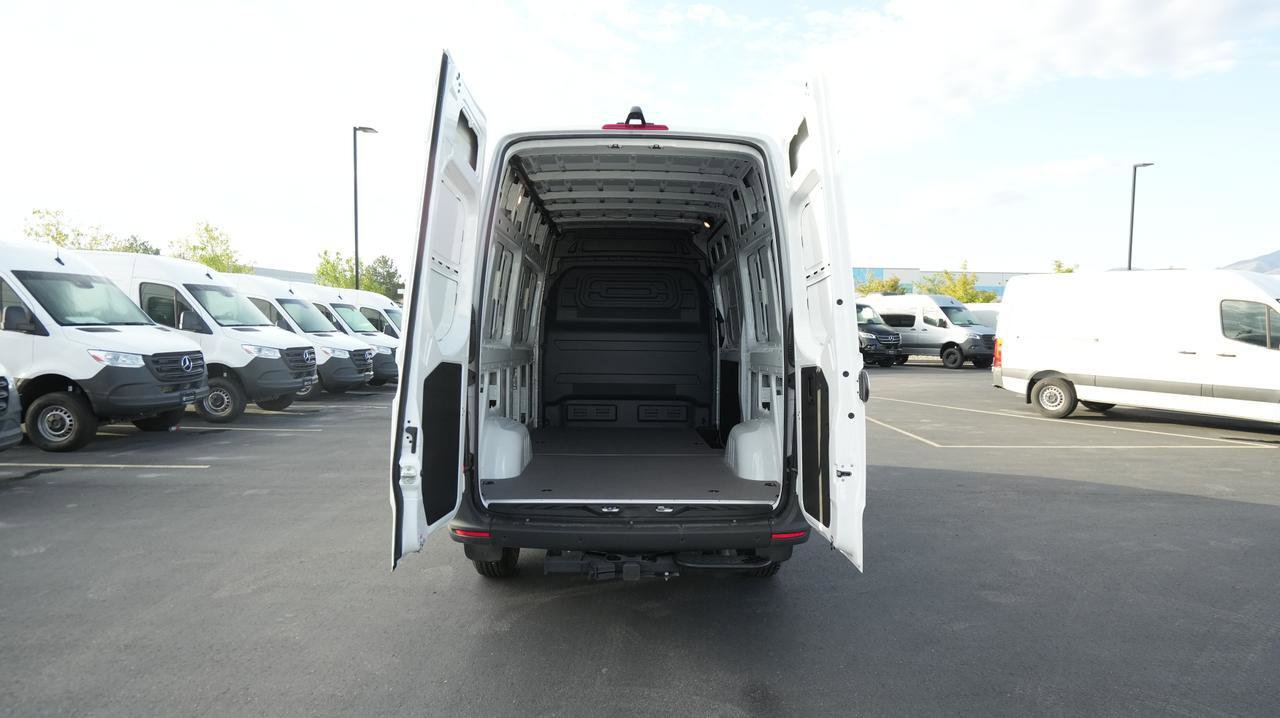 Used 2024 Mercedes-Benz Sprinter 144 Cargo image 7