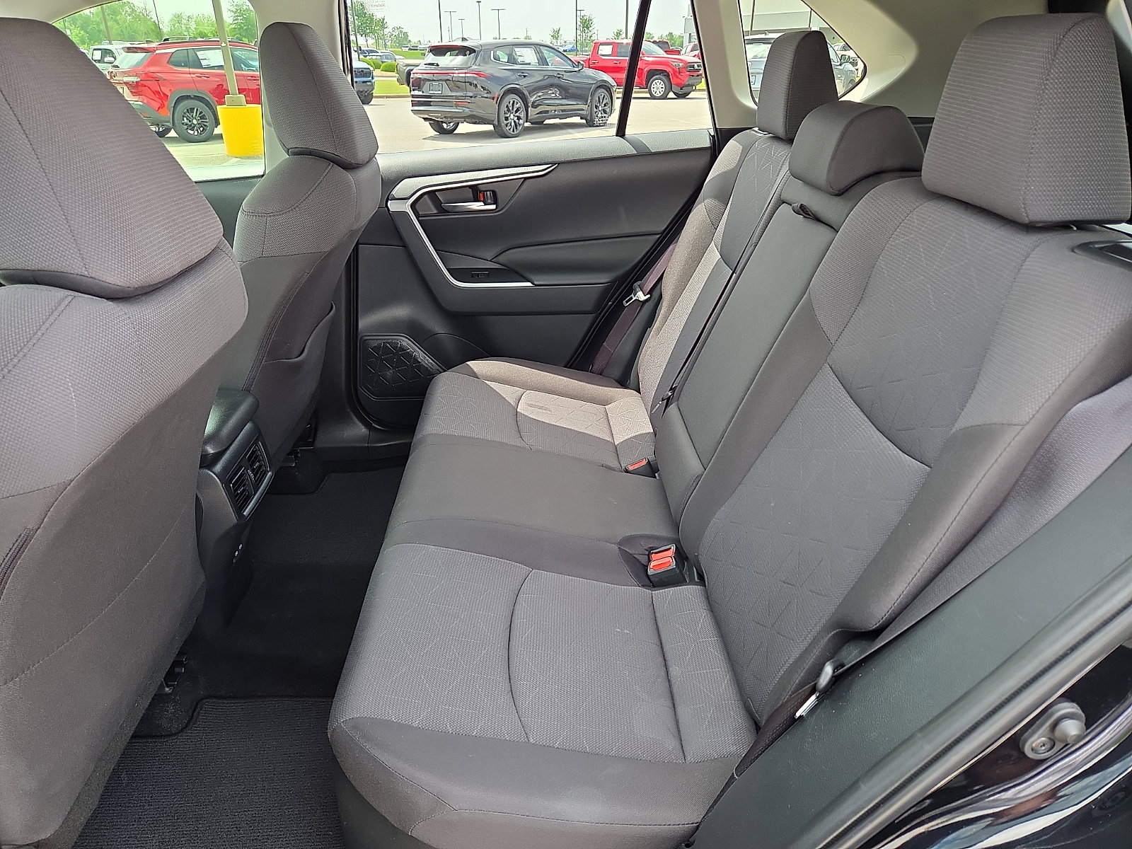 Used 2025 Toyota RAV4 XLE w/ Convenience Package AWD/4WD image 10
