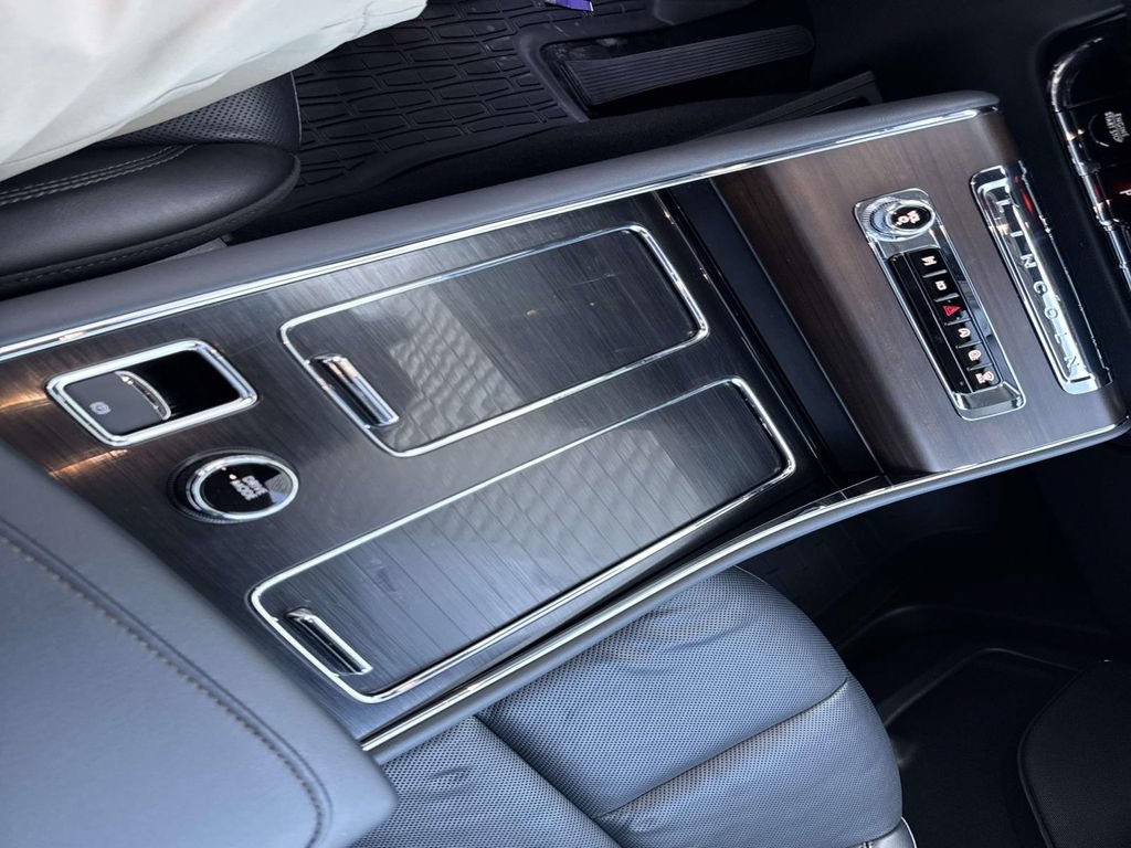 Used 2025 Lincoln Aviator Reserve w/ Illumination Package AWD/4WD image 28