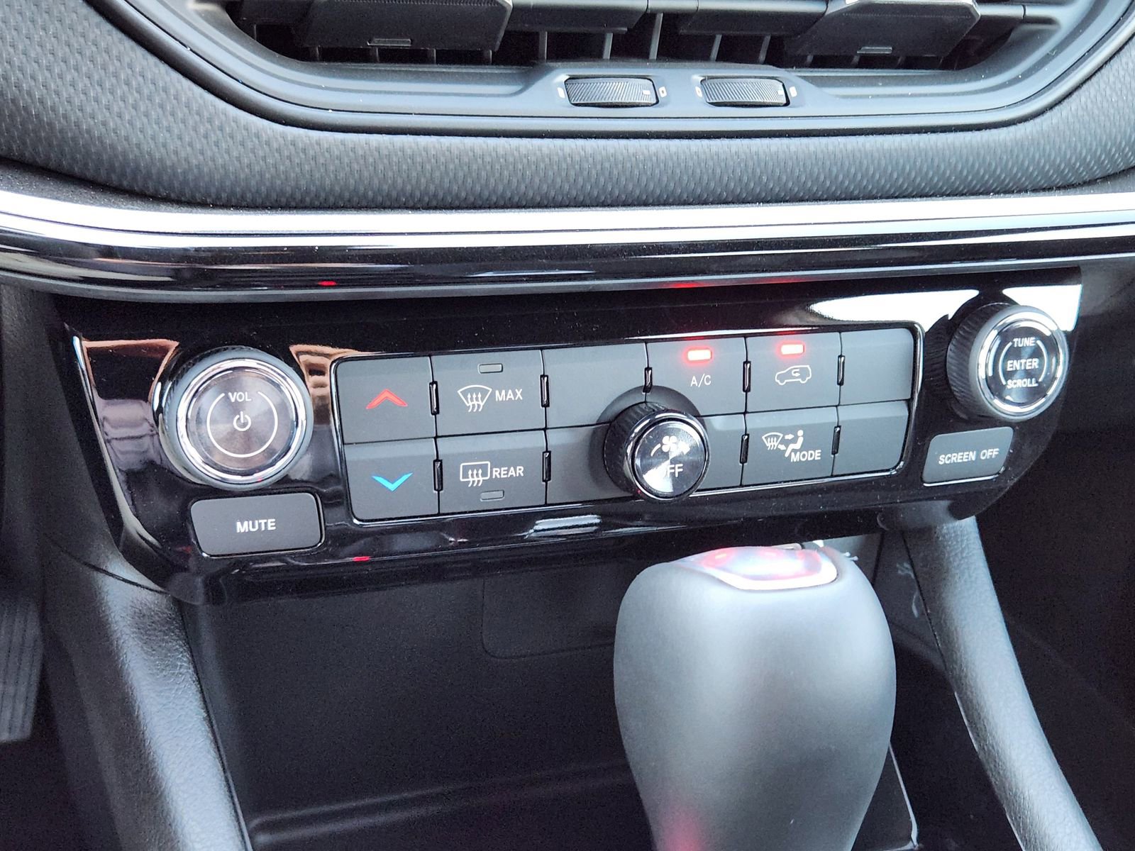 New 2026 Jeep Compass Latitude image 18