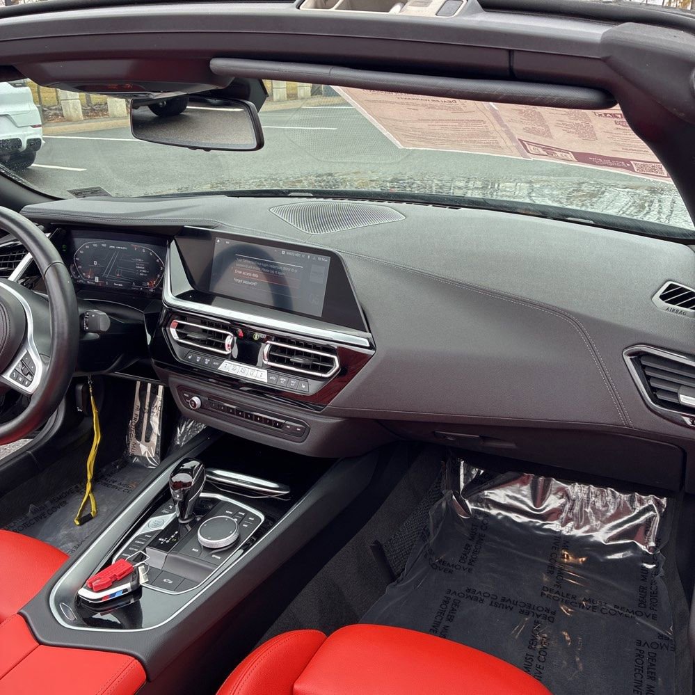 Used 2022 BMW Z4 M40i w/ Premium Package image 7