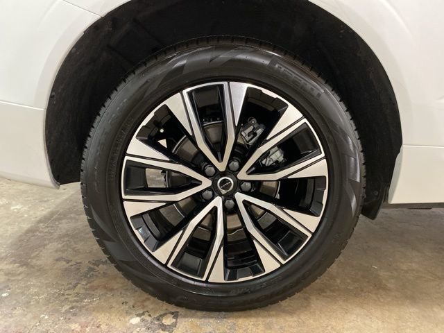 Used 2025 Volvo XC60 B5 Core image 31