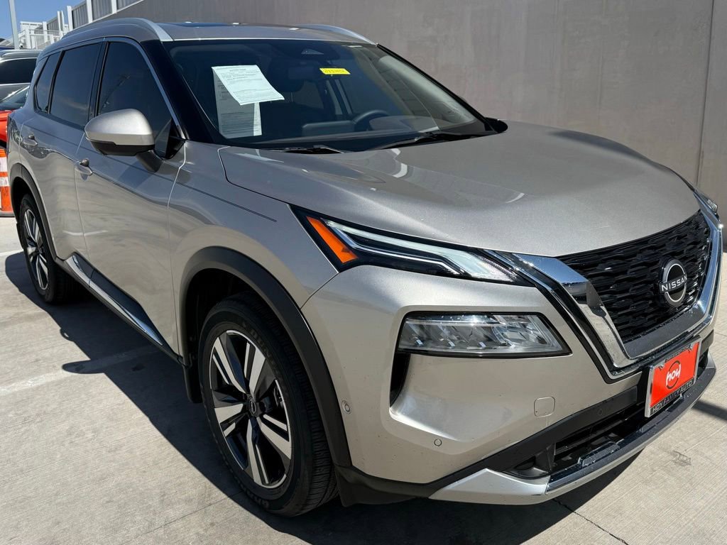 Used 2023 Nissan Rogue Platinum FWD image 3