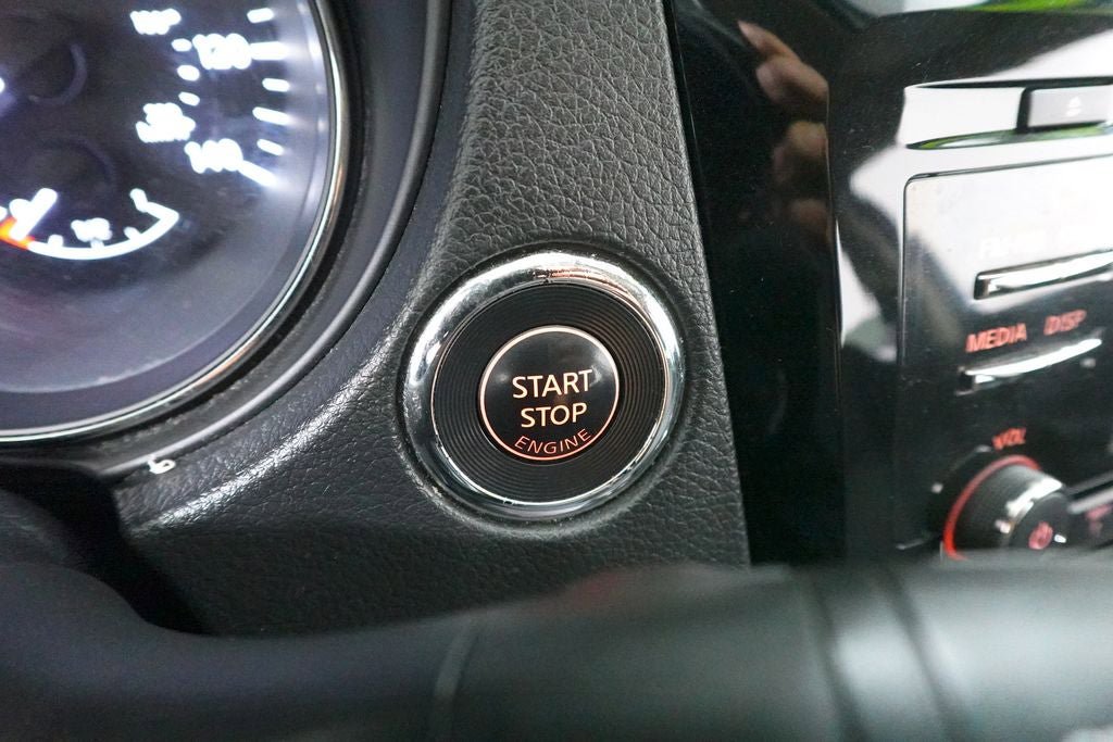 Used 2017 Nissan Rogue SV image 21