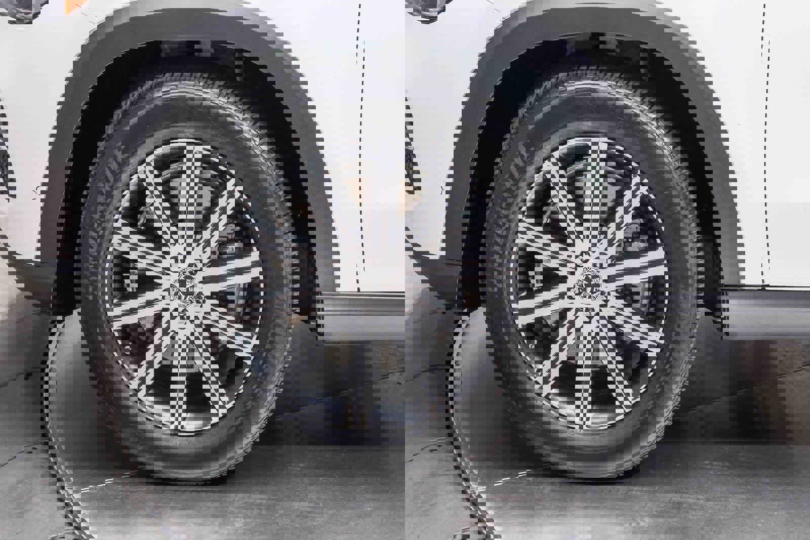 Used 2025 Mercedes-Benz GLE 450e 4MATIC image 10