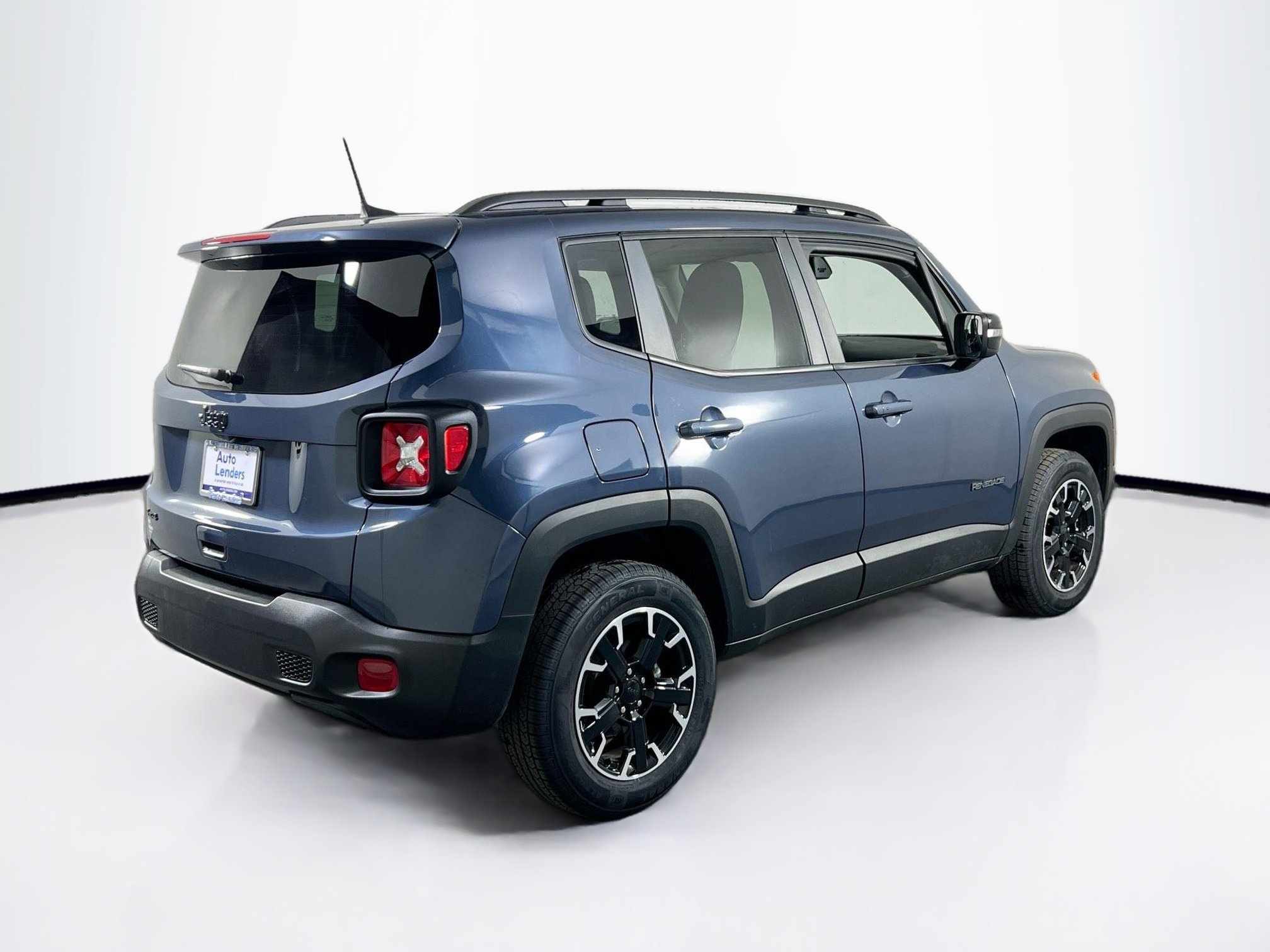 Used 2023 Jeep Renegade Latitude w/ Sun/Sound Group AWD/4WD image 5