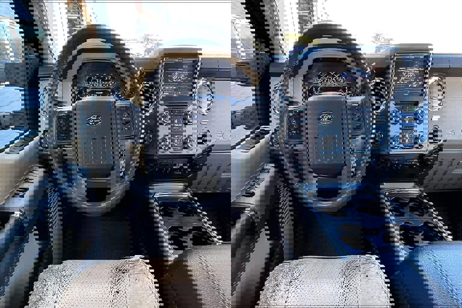 Used 2015 Ford F250 Lariat w/ Lariat Ultimate Package image 6