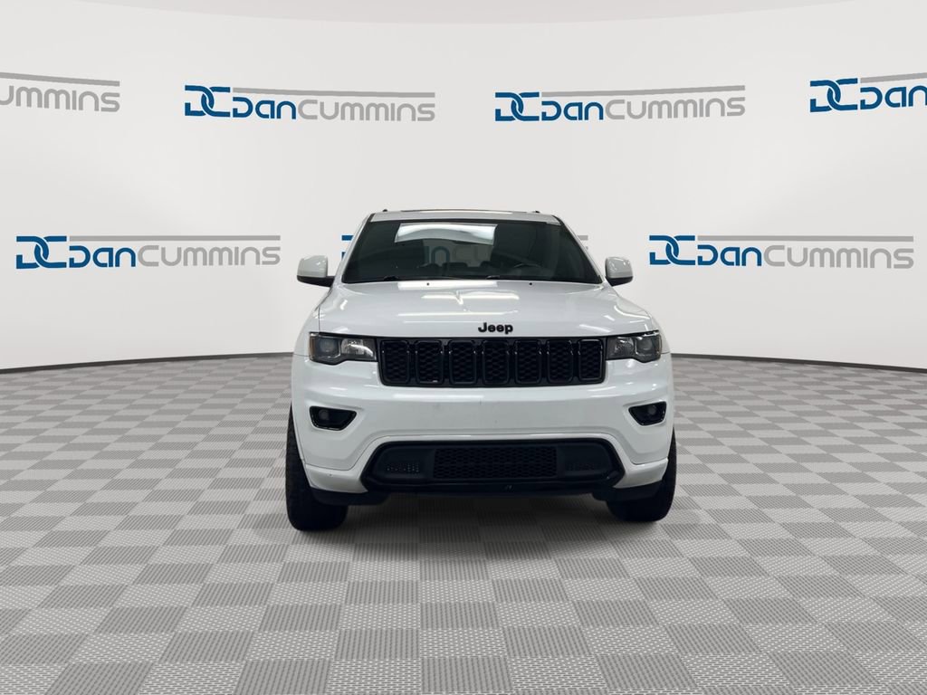 Used 2019 Jeep Grand Cherokee Altitude AWD/4WD image 3