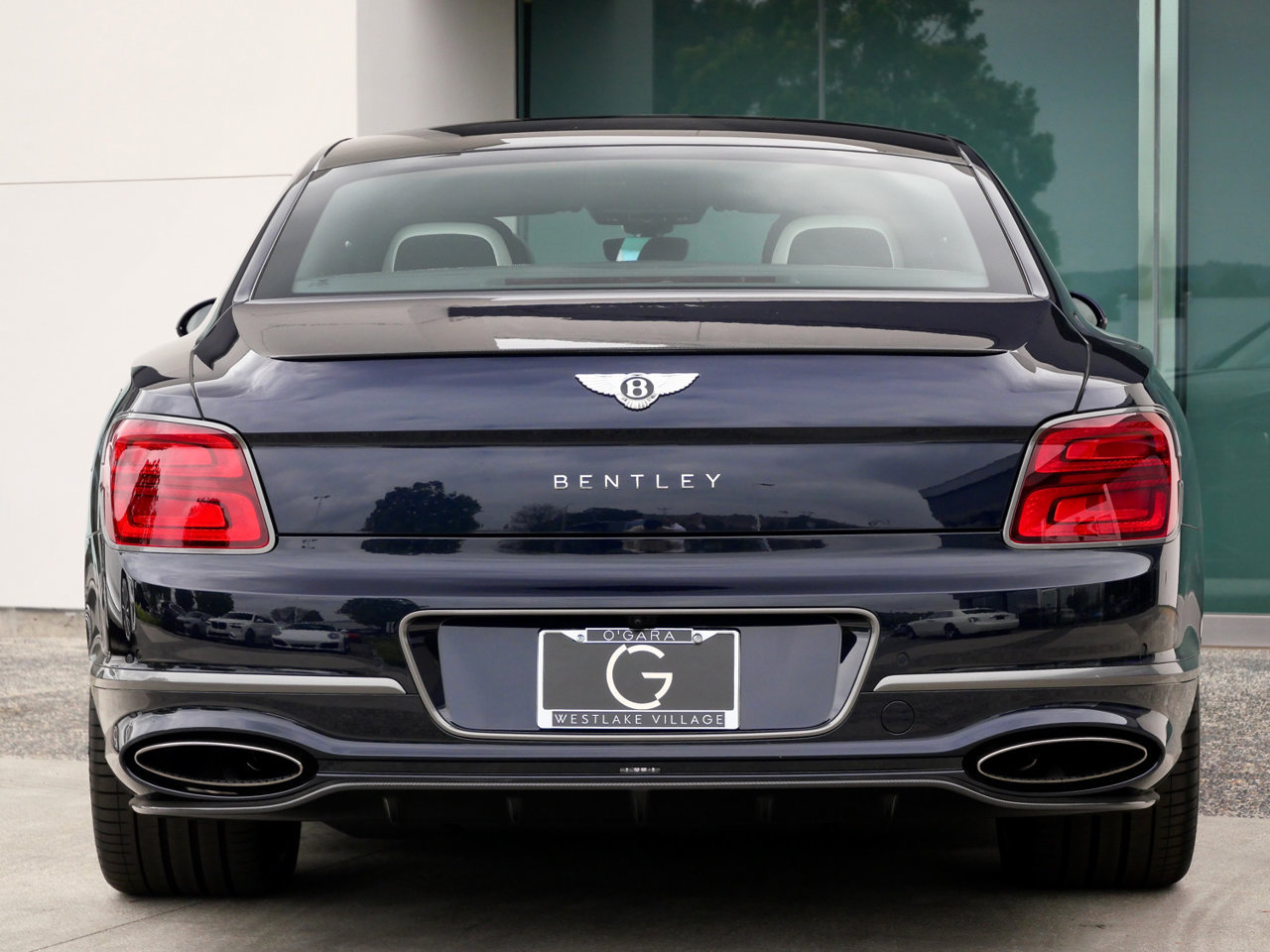 Used 2025 Bentley Flying Spur Plug-In Hybrid AWD/4WD image 9