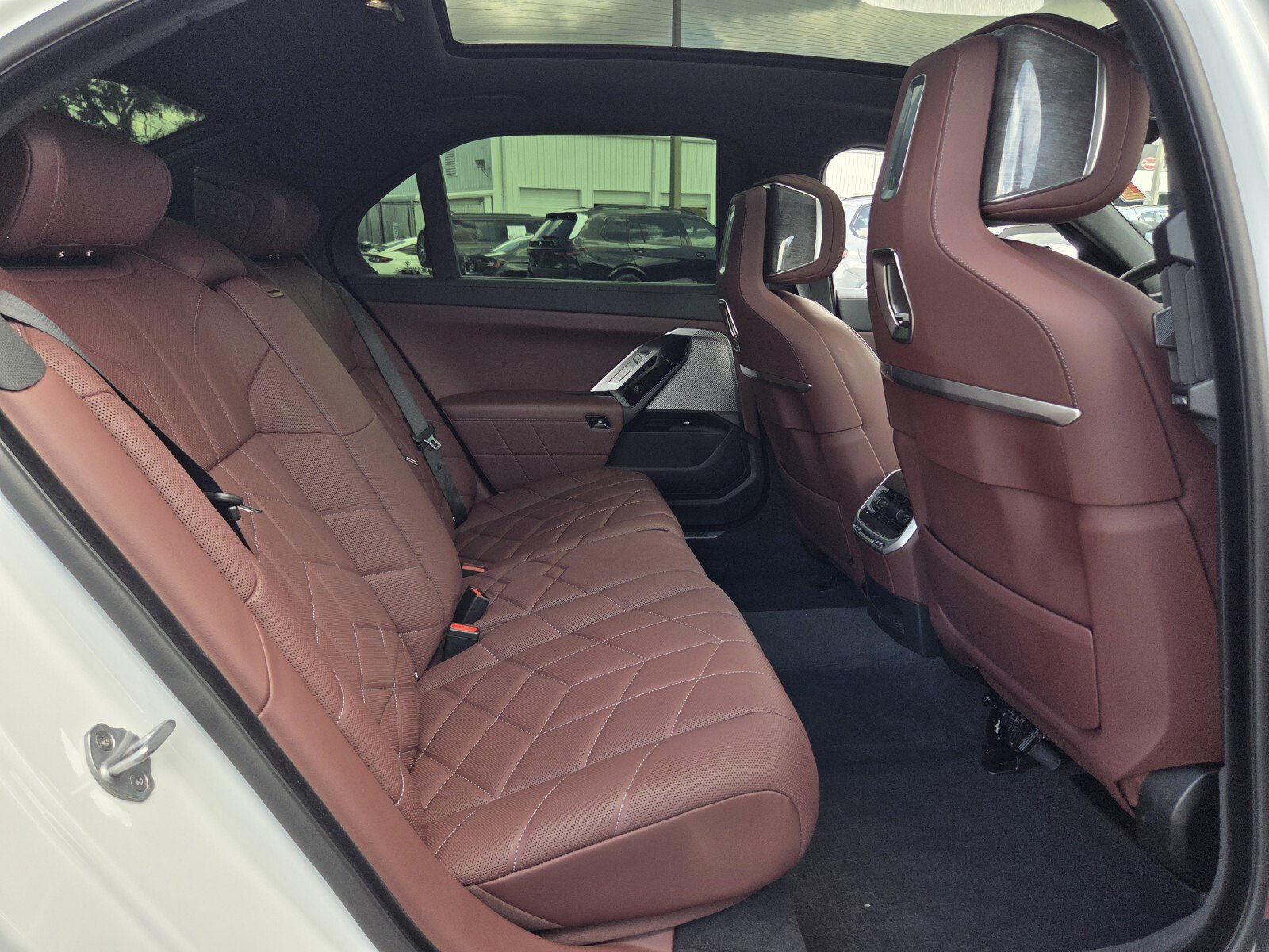 Certified 2025 BMW i7 xDrive60 AWD/4WD image 16
