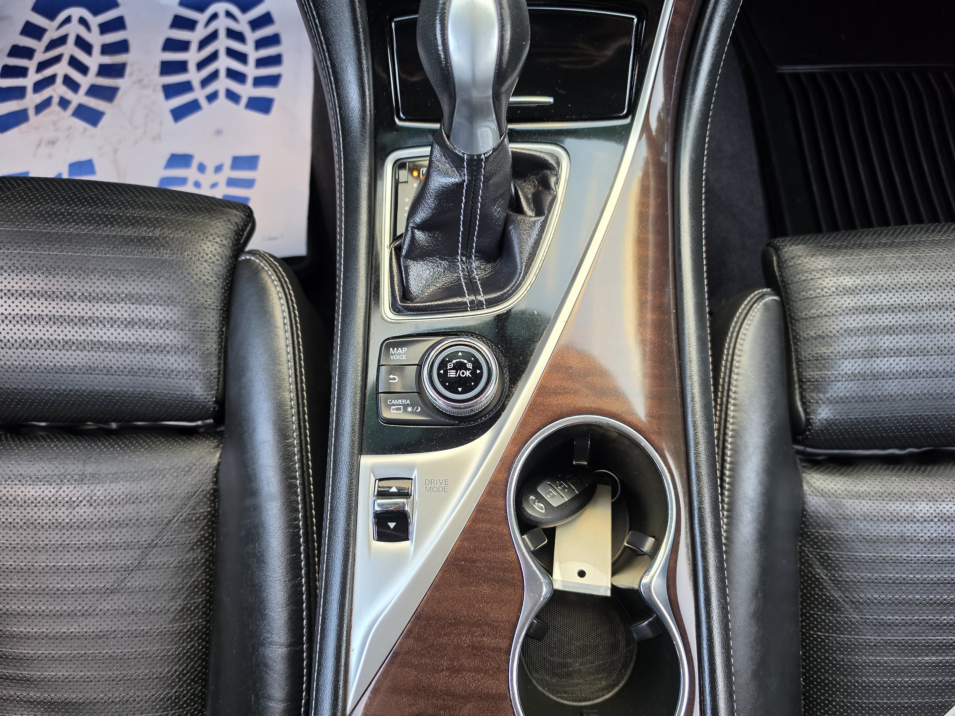 Used 2014 INFINITI Q50 Hybrid w/ Deluxe Technology Package RWD image 34