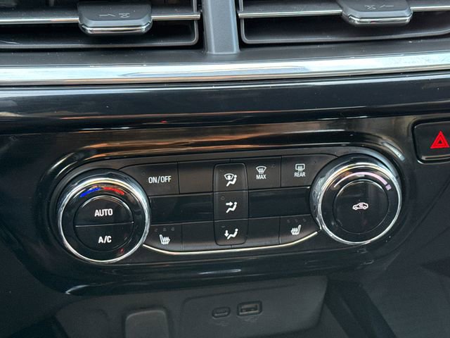 Used 2024 Chevrolet Trax RS w/ Sunroof Package FWD image 27