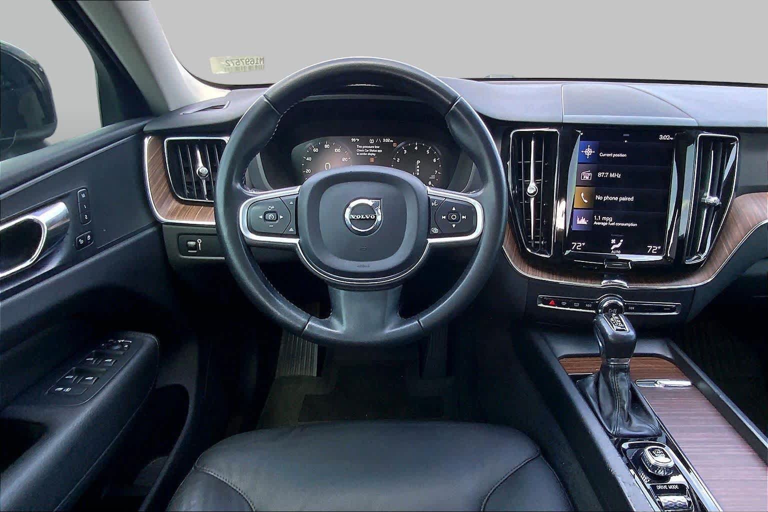 Used 2021 Volvo XC60 T5 Momentum w/ Protection Package Premier FWD image 6