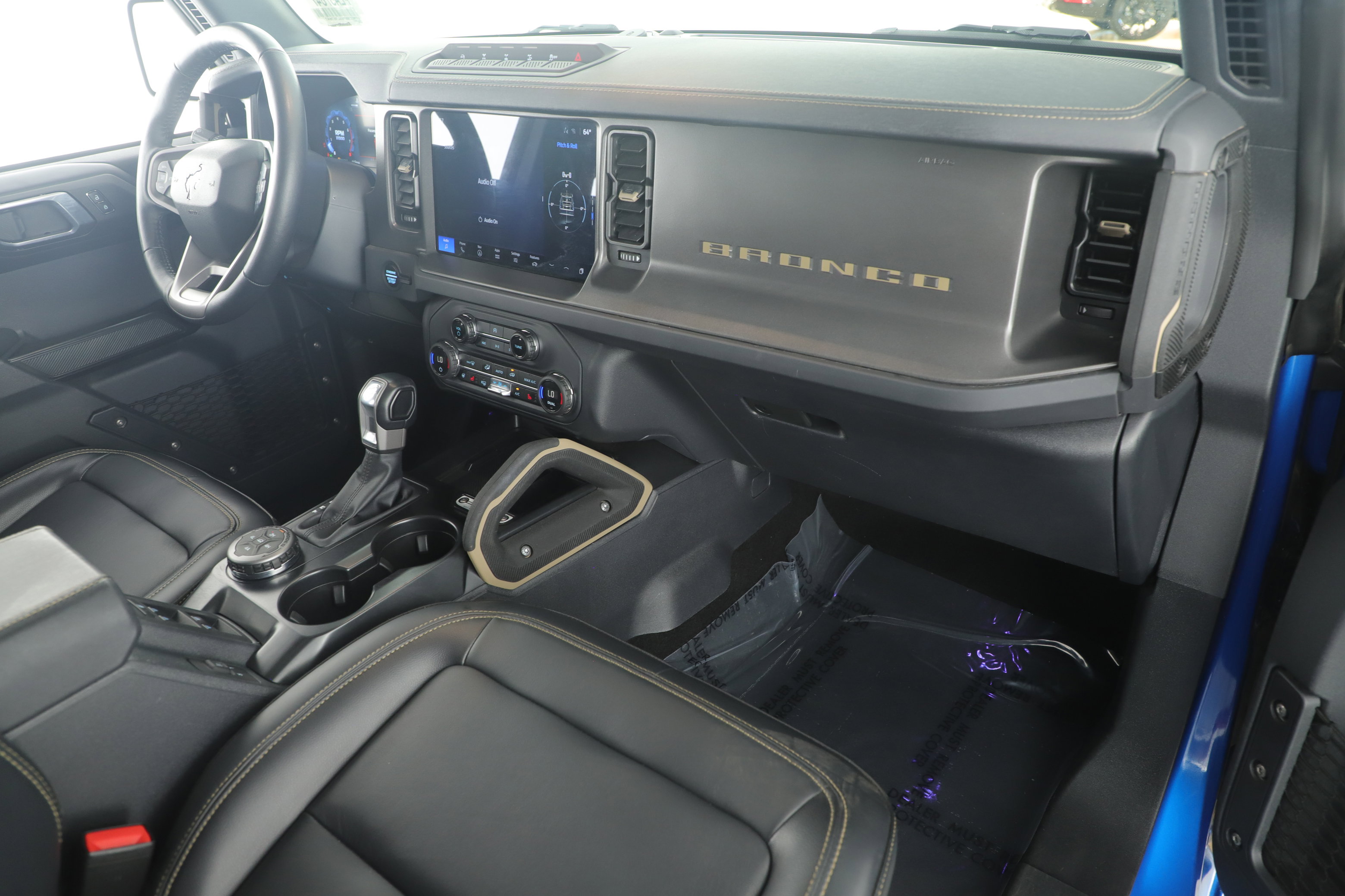 Used 2025 Ford Bronco Badlands image 19