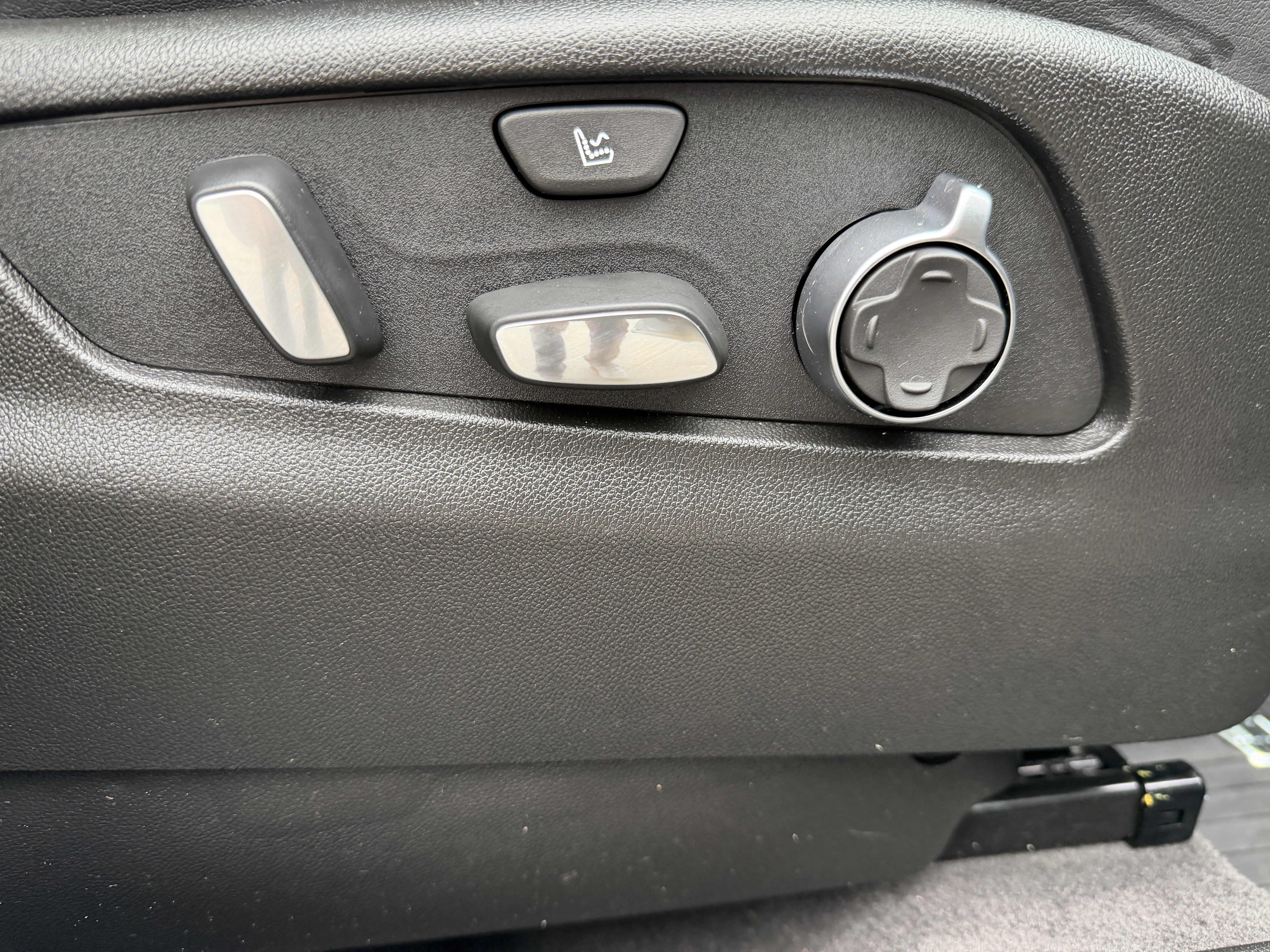 Used 2024 Cadillac XT4 Premium Luxury w/ Technology Package AWD/4WD image 23