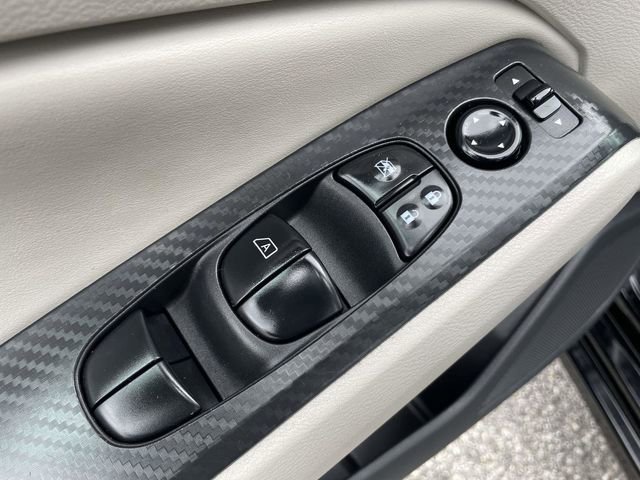 Used 2025 Nissan Altima 2.5 SV FWD image 17