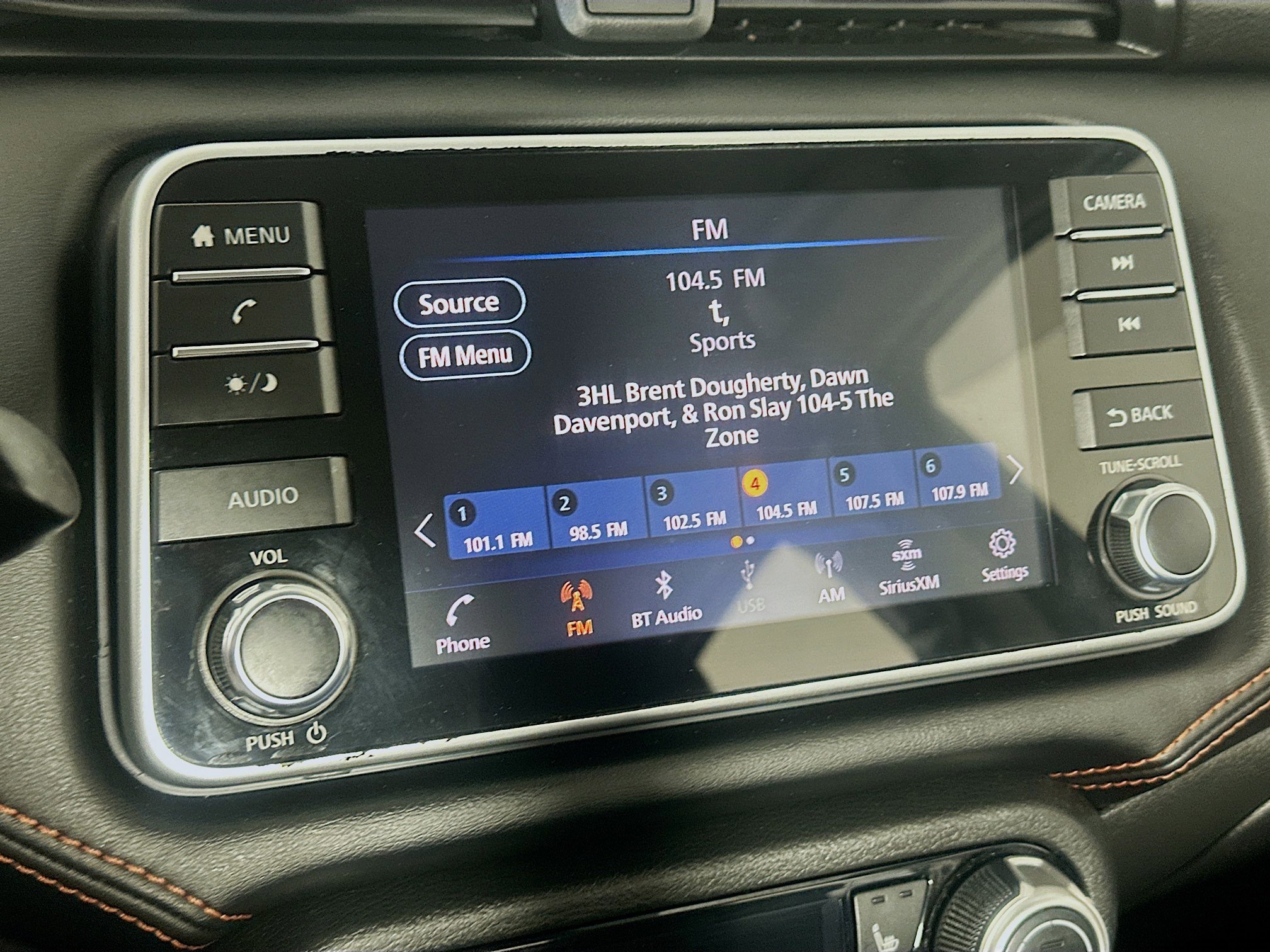 Used 2020 Nissan Versa SR w/ Convenience Package FWD image 21