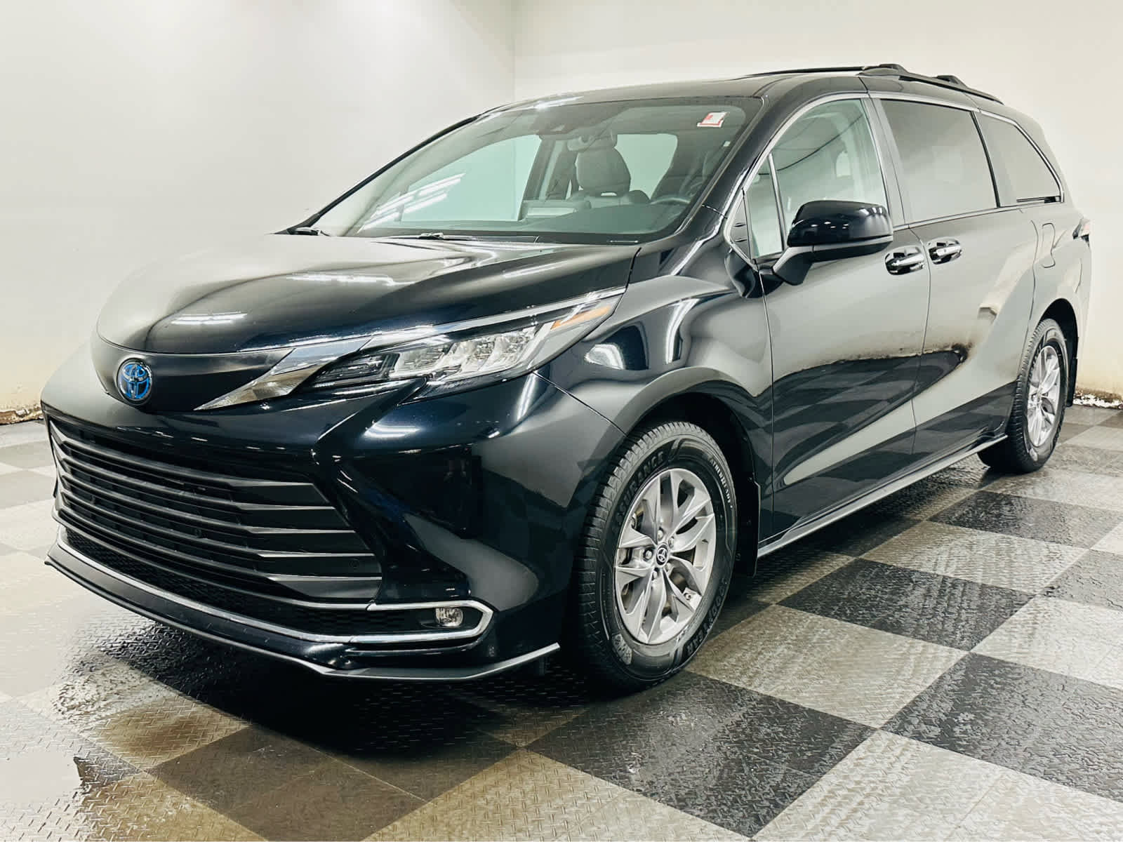Used 2023 Toyota Sienna XLE