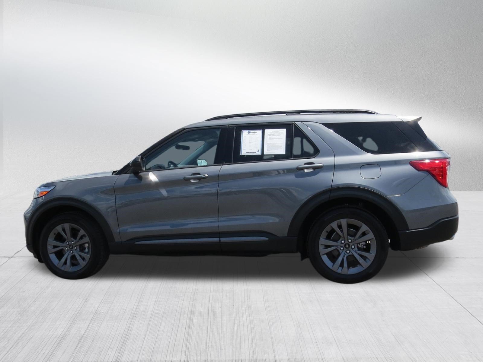Used 2024 Ford Explorer XLT w/ Equipment Group 202A RWD image 6