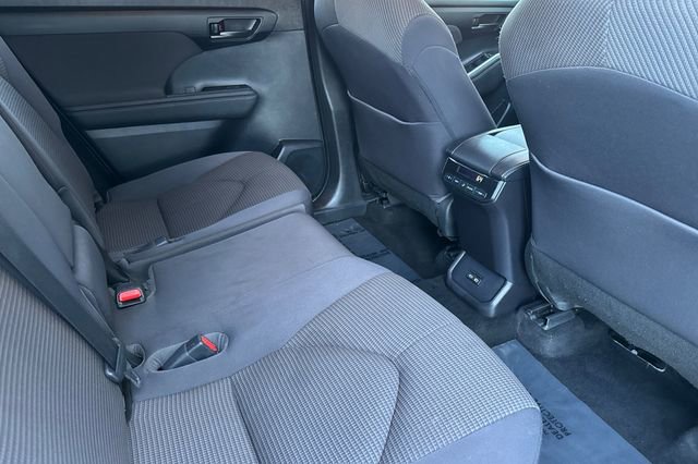 Used 2023 Toyota Highlander LE image 19