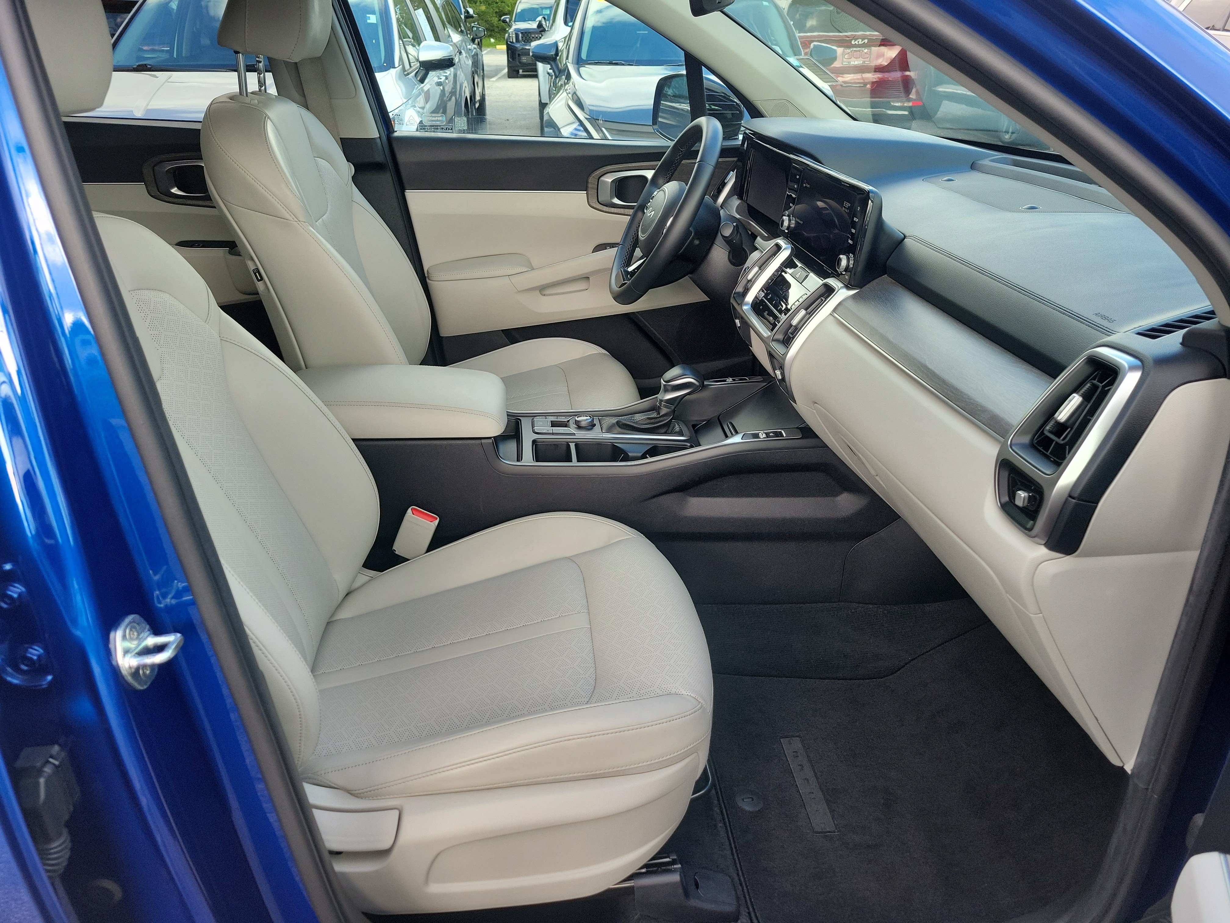 Used 2022 Kia Sorento EX w/ Panoramic Sunroof Package FWD image 7