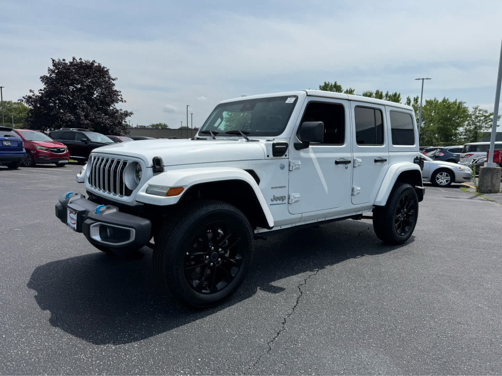 Used 2024 Jeep Wrangler Unlimited Sahara AWD/4WD image 3