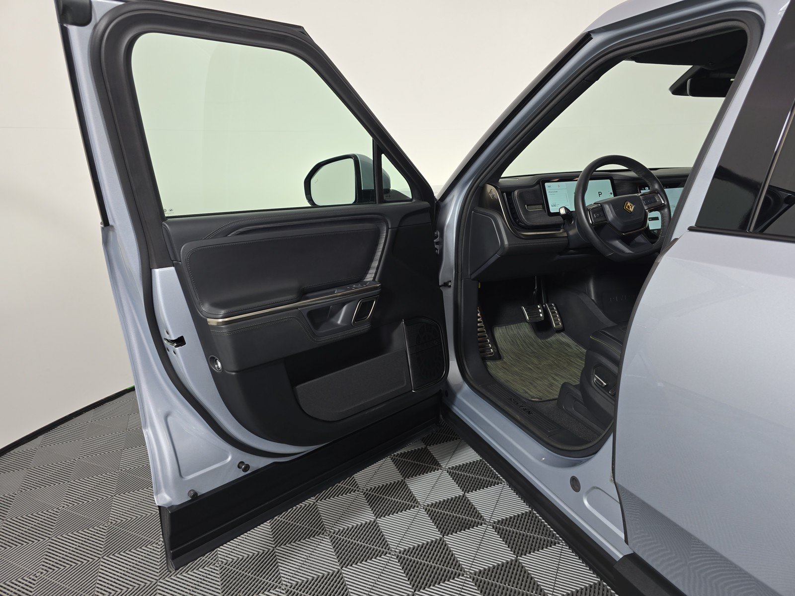 Used 2024 Rivian R1T Adventure AWD/4WD image 16