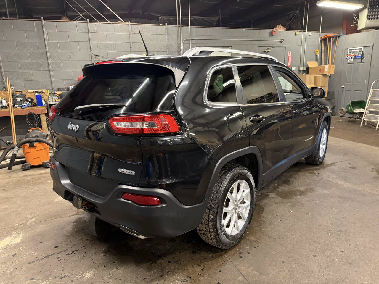 Used 2015 Jeep Cherokee Latitude w/ Cold Weather Group AWD/4WD image 5