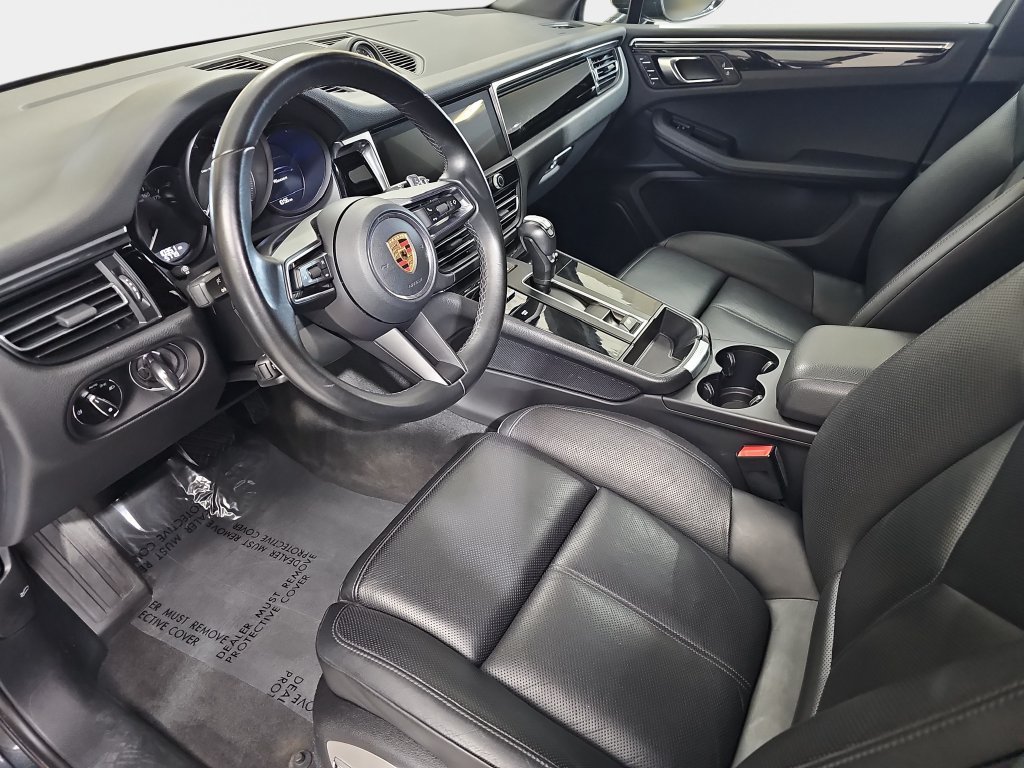 Used 2023 Porsche Macan Turbo AWD/4WD image 19